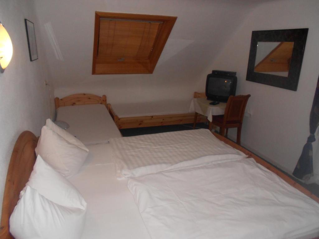 Hotel Adam Saarbrücken Quarto foto
